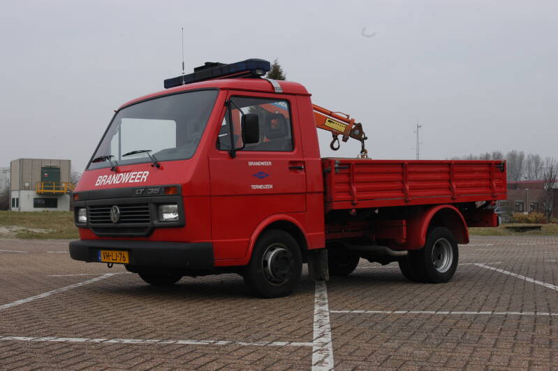 Kenteken: VH-LJ-76 Roepnummer: W9 > 5673 Type voertuig: VW Merk &amp; Type: Volkswagen LT35-PickUp Opbouw: Bouwjaar: 1996 In dienst: 1997 Uit dienst: 2007 Standplaats: Terneuzen