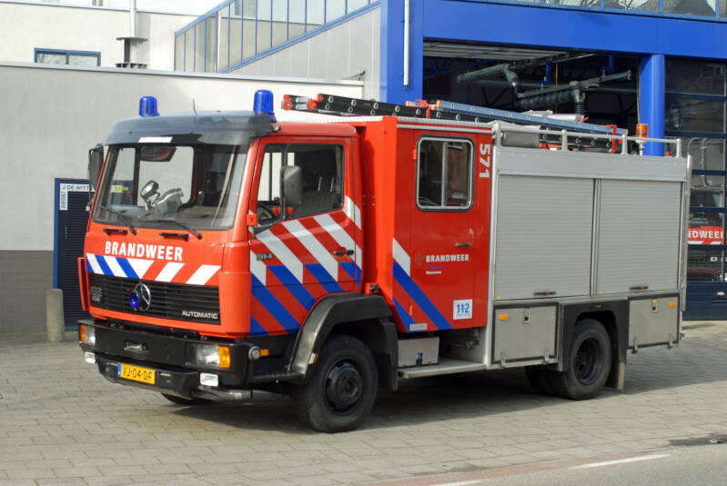 Kenteken: VJ-04-DF Roepnummer: 571 > 15-1170 Type voertuig: HV-2 / (PM6) Merk &amp; Type: Mercedes Benz 914F31[Ecol] Opbouw: Saval-Kronenburg Bouwjaar: 1990 In dienst: 1990 Uit dienst: 2009. Geëxporteerd naar: Polen (Bełdno)