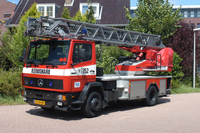 Kenteken: VJ-39-BP Roepnummer: 752 Type voertuig: AL-K24 Merk &amp; Type: Mercedes Benz 1120F36[Ecol] Opbouw: Magirus Bouwjaar: 1990 In dienst: 1990 Uit dienst: 2006
