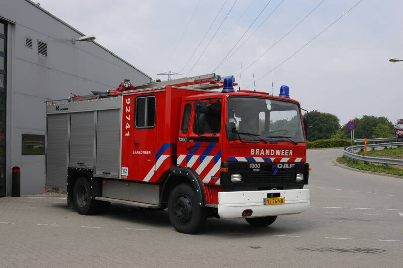 Kenteken: VJ-76-NB Roepnummer: 92741 Type voertuig: TS10 LD2800 HD250 T2000 Merk &amp; Type: Daf FF1300NTS360 Opbouw: Saval-Kronenburg Bouwjaar: 1990 In dienst: 1990 Uit dienst: 2003.Geëxporteerd naar: Polen (Bielsko) 2008 