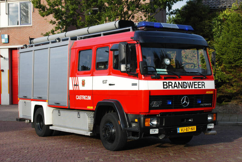 Kenteken: VJ-87-NV Roepnummer: 637 Type voertuig: TS8 LD2500 HD240 T2000 Merk &amp; Type: Mercedes Benz 1120F37[Ecol] Opbouw: Mostard-Godiva Bouwjaar: 1990 In dienst: 1990 Uit dienst: 2006. Opmerkingen: Naar SFS (Rotterdam) 