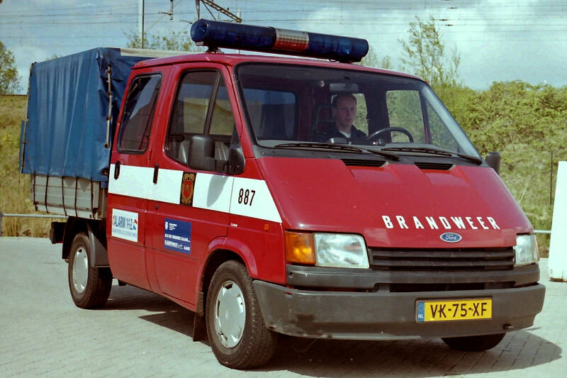 Kenteken: VK-75-XF Roepnummer: 887 Type voertuig: PM6 Merk &amp; Type: Ford Transit 120 PickUp Opbouw: Bouwjaar: 1991 In dienst: 1991 Uit dienst: 2002