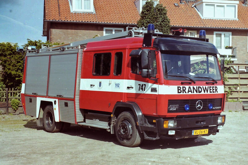Kenteken: VL-06-KT Roepnummer: 747 Type voertuig: TS8 LD3000 HD250 T1500 Merk &amp; Type: Mercedes Benz 1120F36[Ecol] Opbouw: Doeschot-Rosenbauer Bouwjaar: 1991 In dienst: 1991 Uit dienst: 2009.  Opmerking: Sinds 2009 naar Opleiding en Oefening district-zuid