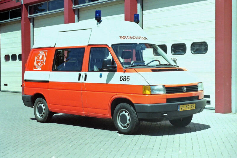 Kenteken: VL-49-KS Roepnummer: 686 Type voertuig: PM6 Merk &amp; Type: Volkswagen Transporter T4 Opbouw: Bouwjaar: 1991 In dienst: 2001 Uit dienst: 2006