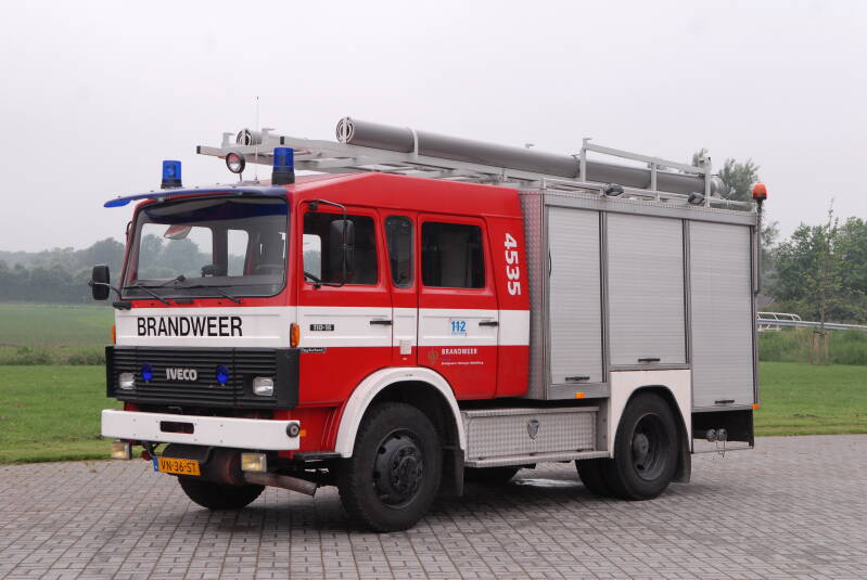 Kenteken: VN-36-ST Roepnummer: 531 > 4531 > 4535 Type voertuig: TS8 LD2800 HD260 T1500 Merk &amp; Type: Iveco-Magirus 110.16AF34 Opbouw: Spijkstaal-Magirus Bouwjaar: 1991 In dienst: 1991 Uit dienst: 2008 (2009). Geëxporteerd naar: Argentinië (Berazategui) 