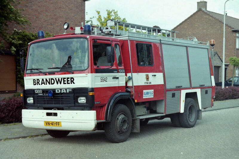 Kenteken: VN-41-FF Roepnummer: 842 > 5542 Type voertuig: TS7 LD3000 HD240 T1500 Merk &amp; Type: DAF FF1300DNT360 Opbouw: Doeschot-Rosenbauer Bouwjaar: 1991 In dienst: 1991 Uit dienst: 2006.Opmerkingen: Verkeersschool Blom (tbv chauffeurstrainingen)