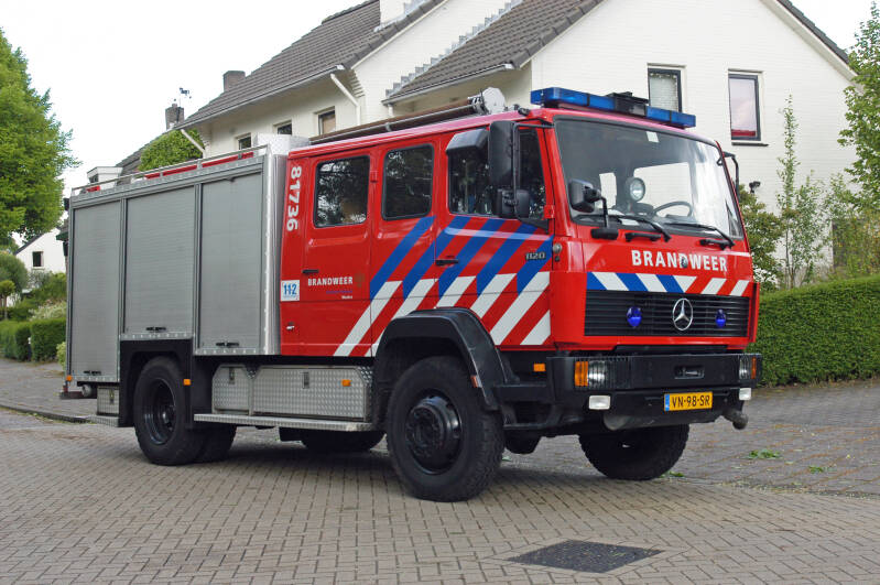 Kenteken: VN-98-SR Roepnummer: 81-736 Type voertuig: TS. LD2800 HD260 T2400 Merk &amp; Type: Mercedes Benz 1120AF36[Ecol] Opbouw: Ajax-Ziegler Bouwjaar: 1991 In dienst: 1998 Uit dienst: 2011. Geëxporteerd naar: Polen (Wola Prażmowska) Opmerkingen: Afkomstig v