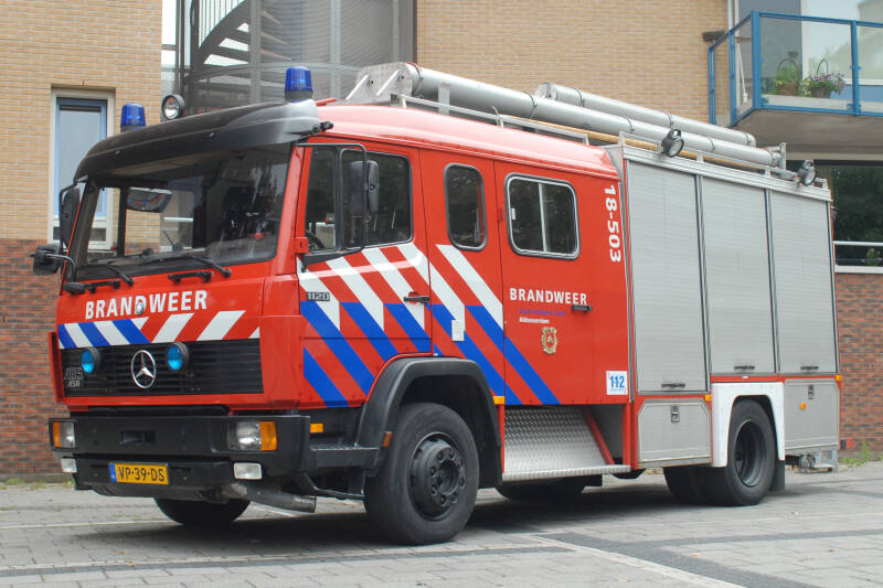 Kenteken: VP-39-DS Roepnummer: 18-503 Type voertuig: TS9 LD3000 HD260 T1500 Merk &amp; Type: Mercedes Benz 1120F36[Ecol] Opbouw: Mostard-Bachert Bouwjaar: 1991 In dienst: 2003 Uit dienst: 2010 