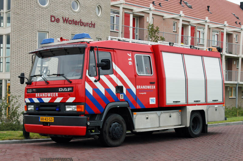 Kenteken: VR-43-GD Roepnummer: 716 > 10-5383 Type voertuig: HV-2 / PM7 Merk &amp; Type: DAF FF45.08CE325 Opbouw: BUN Bouwjaar: 1992 In dienst: 1992 Uit dienst: 2010 Standplaats: Zuid Scharwoude