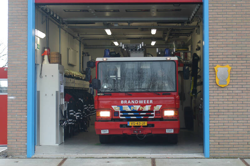 Kenteken: VS-43-JF Roepnummer: 66-836 Type voertuig: TS6 LD3000 HD240 T2000 Merk &amp; Type: Dennis Rapier F88 Opbouw: Kronenburg Bouwjaar: 1992 In dienst: 2005 Uit dienst: 2011. Opmerkingen: Overgenomen van brandweer Leidschendam-Voorburg.