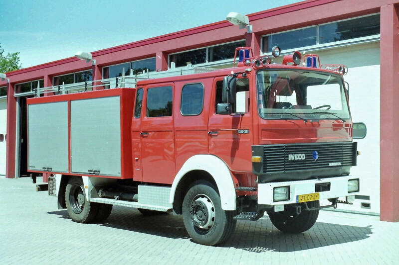 Kenteken: VT-07-JY Roepnummer: 54-646 Type voertuig: TS8 MD/LD2600 T2500 Merk &amp; Type: Iveco-Magirus ML120.25AW Opbouw: Magirus Bouwjaar: 1992 In dienst: 2008.Opmerkingen: Afkomstig van IJmuiden - Zeewijk (54-648), sinds 2008 reservevoertuig.  