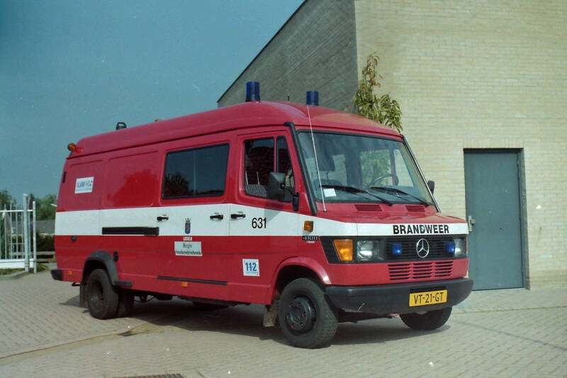 Kenteken: VT-21-GT Roepnummer: 26-631 Type voertuig: PM9 Merk &amp; Type: Mercedes Benz 410FD37[Ecov] Opbouw: Bouwjaar: 1993 In dienst: 1993 Uit dienst: 2008