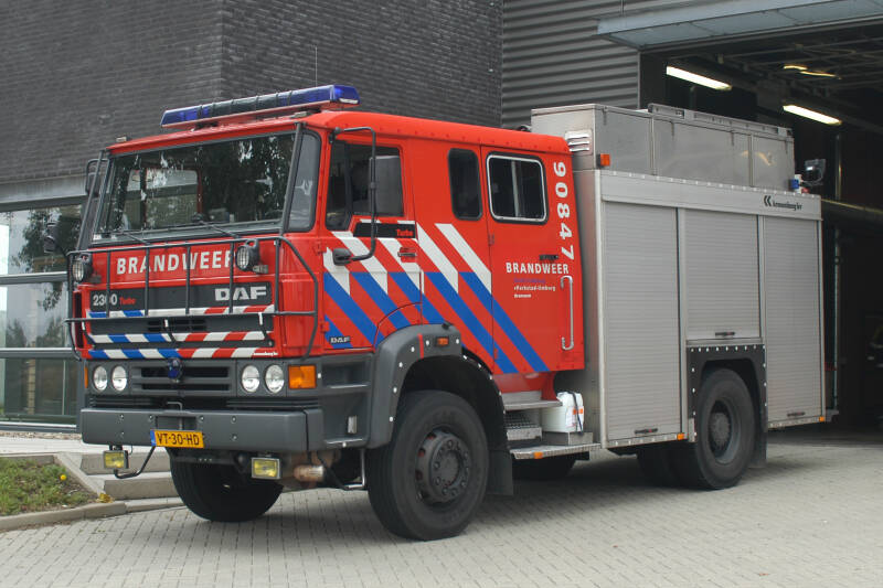 Kenteken: VT-30-HD Roepnummer: TS7 > 90-847 Type voertuig: TS8 LD3000 HD240 T2000/400 Merk &amp; Type: DAF FFV2300HT365 Opbouw: Kronenburg Bouwjaar: 1993 In dienst: 1993 Uit dienst: 2006  Geëxporteerd naar: Kroatië (Lipovljani)