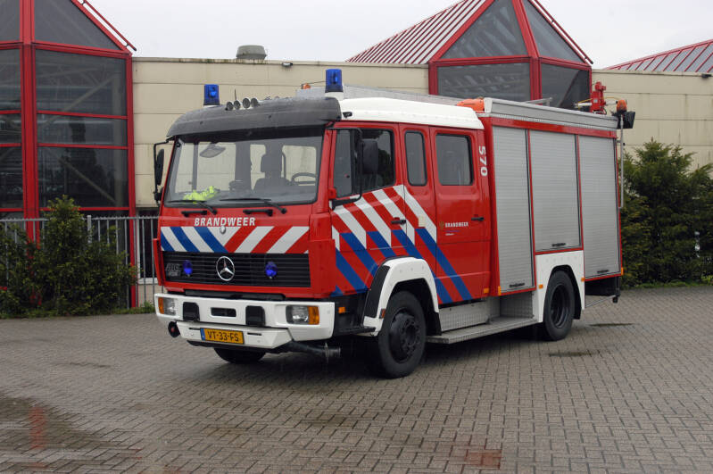 Kenteken: VT-33-FS Roepnummer: 658 > 570 Type voertuig: HV-2 / PM5 Merk &amp; Type: Mercedes Benz 1117F315[Ecol] Opbouw: Spijkstaal Bouwjaar: 1993 In dienst: 1993 Uit dienst: 2010