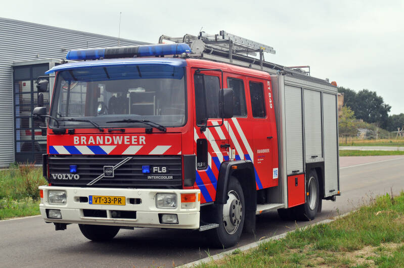 Kenteken: VT-33-PR Roepnummer: 849 > 23-5332 Type voertuig: TS8 LD2800 HD260 T1500/200 Merk &amp; Type: Volvo FL614-37 Opbouw: Ziegler Brandweertechniek Bouwjaar: 1993 In dienst: 1993 Uit dienst: 2018