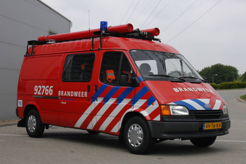 Kenteken: VV-76-KN Roepnummer: 92-766 Type voertuig: PM6 Merk &amp; Type: Ford Transit 100 L Opbouw: Bouwjaar: 1993 In dienst: 1993 Uit dienst: 2013