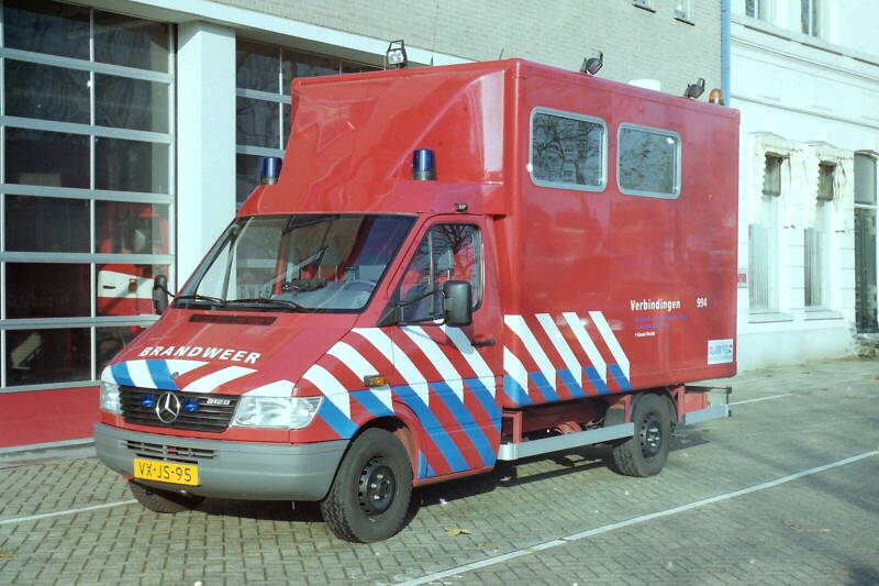 Kenteken: VX-JS-95 Roepnummer: 994 > 04-1696 Type voertuig: VC-2 Merk &amp; Type: Mercedes Benz 312D35[Sprinter] Opbouw: KPN Bouwjaar: 1998 In dienst: 1998 Uit dienst: 2013. Regionaal BiZa voertuig.