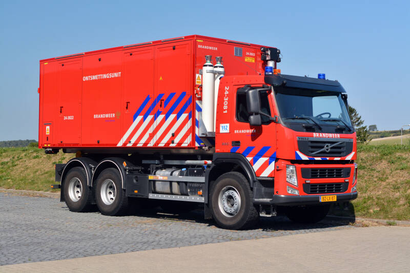 Kenteken: BZ-LX-87 Roepnummer: 24-3081 Type voertuig: HA Merk &amp; Type: Volvo FM330(6x4) Opbouw: Multilift Bouwjaar: 2011 In dienst: 2016.Opmerkingen: Afkomstig van Maastricht (24-9981) 