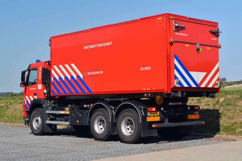 Kenteken: BZ-LX-87 Roepnummer: 24-3081 Type voertuig: HA Merk &amp; Type: Volvo FM330(6x4) Opbouw: Multilift Bouwjaar: 2011 In dienst: 2016.Opmerkingen: Afkomstig van Maastricht (24-9981) 