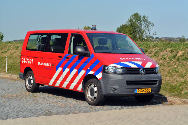 Kenteken: 9-KHX-00 TRoepnummer: 24-7201 ype voertuig: DB Merk &amp; Type: Volkswagen Transporter T5-Kombi 2,0TDi Opbouw: Bouwjaar: 2013 In dienst: 2013