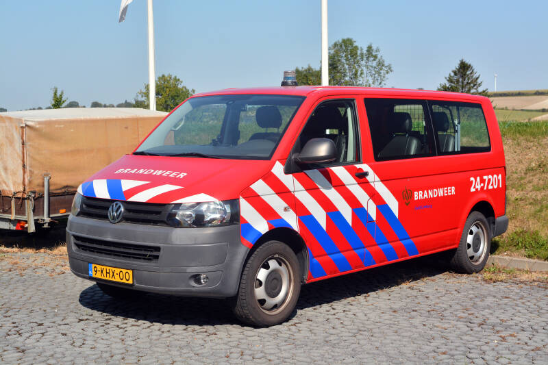 Kenteken: 9-KHX-00 TRoepnummer: 24-7201 ype voertuig: DB Merk &amp; Type: Volkswagen Transporter T5-Kombi 2,0TDi Opbouw: Bouwjaar: 2013 In dienst: 2013