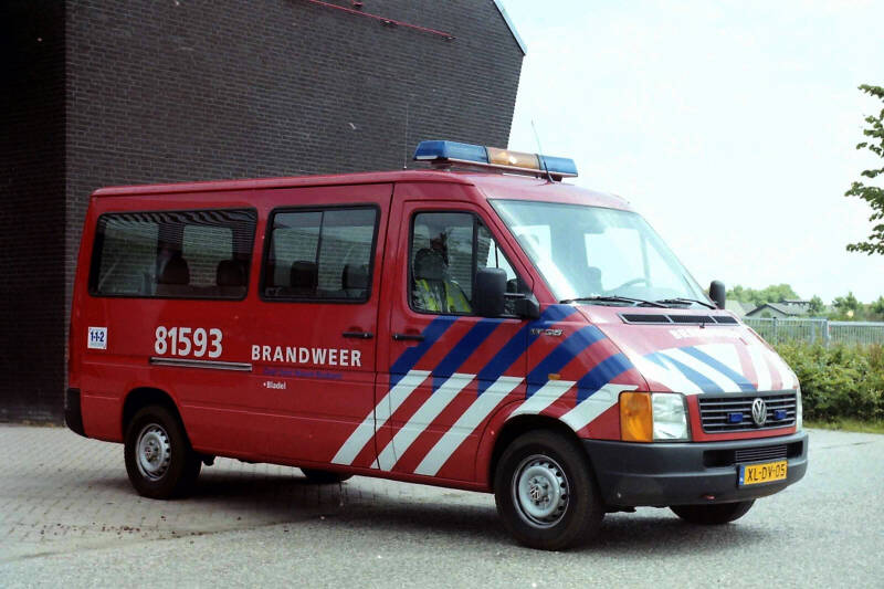 Kenteken: XL-DV-05 Roepnummer: 593 Type voertuig: DB9 Merk &amp; Type: Volkswagen LT35-CombiB Opbouw: Bouwjaar: 1998 In dienst: 1998 Uit dienst: 2009