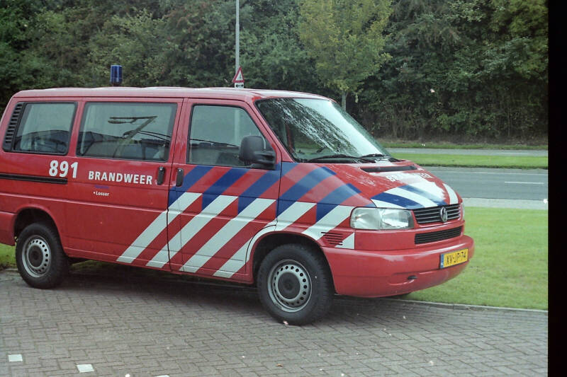 Kenteken: XV-JP-74 Roepnummer: 891 > 2521 Type voertuig: DB9 Merk &amp; Type: Volkswagen Transporter T4-CaravelleD Opbouw: Ziegler Brandweertechniek Bouwjaar: 1997 In dienst: 1997 Uit dienst: 2009 Standplaats: de Lutte