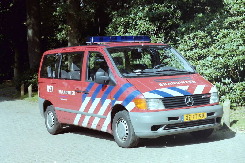 Kenteken: XZ-FT-99 Roepnummer: 897 Type voertuig: DB8 Merk &amp; Type: Mercedes Benz 108CDI30[Vito] Opbouw: Bouwjaar: 1999 In dienst: 1999