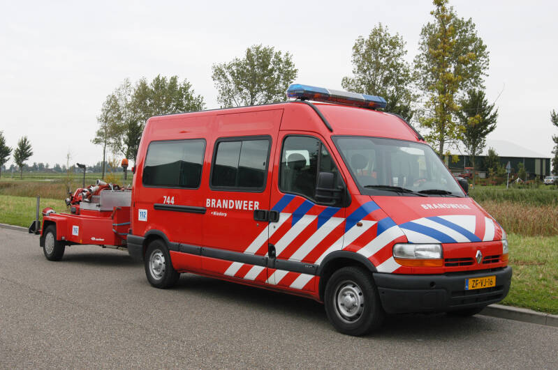 Kenteken: ZF-VJ-16 Roepnummer: NDP744 > 10-5003 Type voertuig: DB-K Merk &amp; Type: Renault Master T28-Microbus Opbouw: Bouwjaar: 1999 In dienst: 1999 Uit dienst: 2016