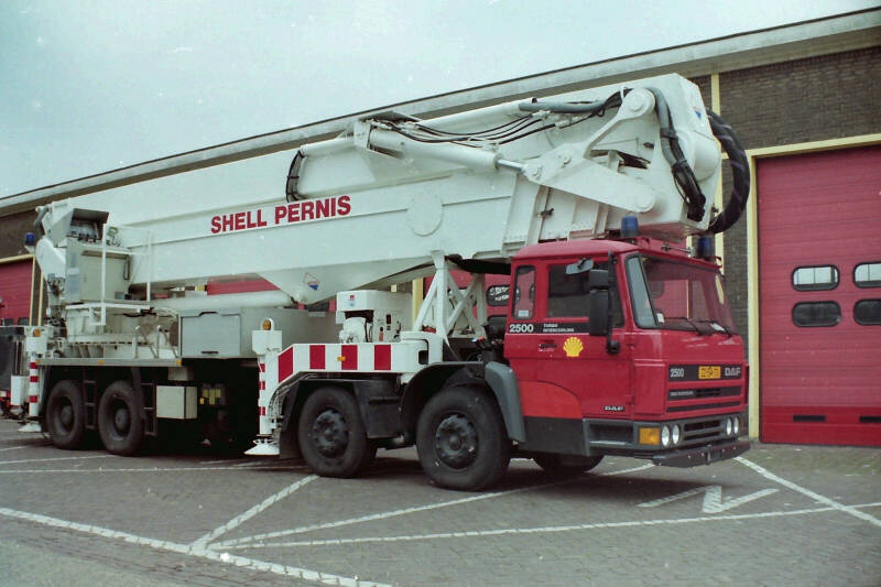 Kenteken: ZZ-54-73 Roepnummer: BW02 > BW03 Type voertuig: HW-55 Merk &amp; Type: DAF FFD2525DHS575(8x2) Opbouw: Hilton Bouwjaar: 1991 In dienst: 1991 Uit dienst: 1999 Standplaats: Pernis