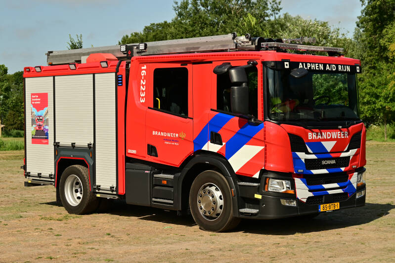 Kenteken: 85-BTB-1 Roepnummer: 16-9231 > 16-2233 Type voertuig: TS7 LD3000 HD400 T2000 Merk &amp; Type: Scania P320B4x2NZ31L Opbouw: Kenbri-Rosenbauer Bouwjaar: 2022 In dienst: 2022 Uit dienst: