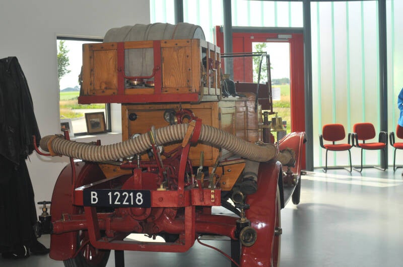 Kenteken: B-12218 Roepnummer: Type voertuig: AS6 LD800 Merk &amp; Type: Ford-T Opbouw: van Bergen Bouwjaar: 1924 In dienst: 1924 Uit dienst: 1947