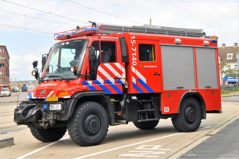 Kenteken: BP-ZX-10 Roepnummer: 35 > 15-7140 Type voertuig: TS6 LD3000 HD240 T1500 Merk &amp; Type: Mercedes Unimog U500 Opbouw: Touw-Godiva Bouwjaar: 2005 In dienst: 2005 Uit dienst: