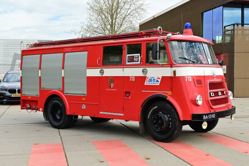 Kenteken: BA-53-82 Roepnummer: 713 Type voertuig: TS9 MD/LD2250 T1500 Merk &amp; Type: DAF A1300BA360 Opbouw: Kronenburg Bouwjaar: 1971 In dienst: 1971 Uit dienst: 1991