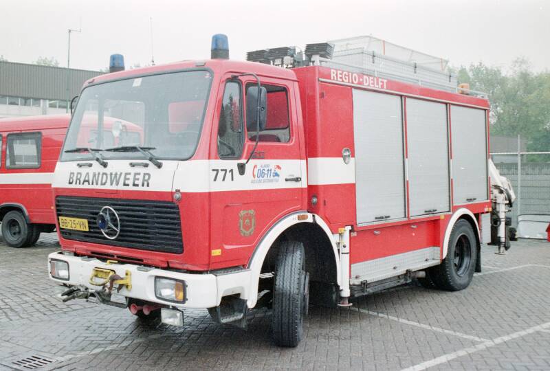 Kenteken: BB-25-VN Roepnummer: 709 > 775 Type voertuig: HV-1 Merk &amp; Type: Mercedes Benz 1217KO36 Opbouw: den Hartog-Hiab Bouwjaar: 1981 In dienst: 1981 Uit dienst: 2003. Regionaal voertuig.