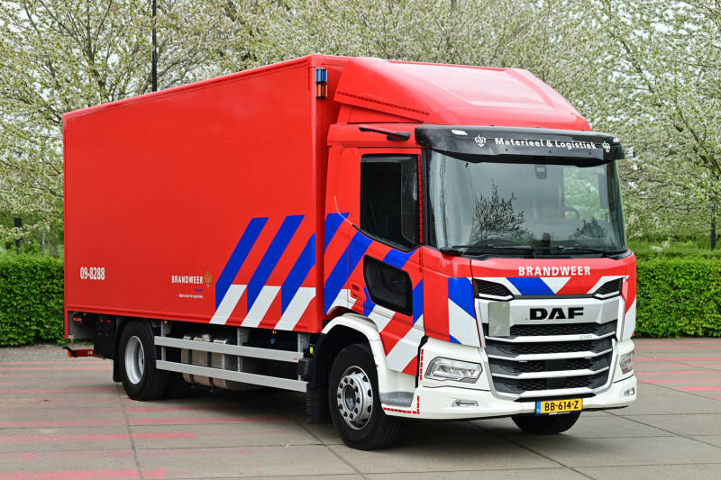Kenteken: BB-614-Z Roepnummer: 09-8288 Type voertuig: VW-LO Merk &amp; Type: DAF XD290FA510 Opbouw: Jos Mulder-Visser-Dhollandia Bouwjaar: 2025 In dienst: 2026 Uit dienst: Standplaats: Regionaal inzetbaar. (standplaats: Leidsche Rijn