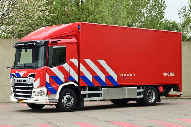 Kenteken: BB-615-Z Roepnummer: 09-8289 Type voertuig: VW-LO Merk &amp; Type: DAF XD290FA510 Opbouw: Jos Mulder-Visser-Dhollandia Bouwjaar: 2025 In dienst: 2026 Uit dienst: Standplaats:  Leidsche Rijn)