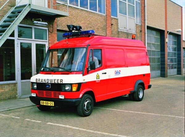Kenteken: BB-BB-05 > 52-VZX-2 Roepnummer: 770 > 5770 > 5720 Type voertuig: GM3 Merk &amp; Type: Mercedes Benz 410D33 Opbouw: Bouwjaar: 1994 In dienst: 1994 Uit dienst: 2017
