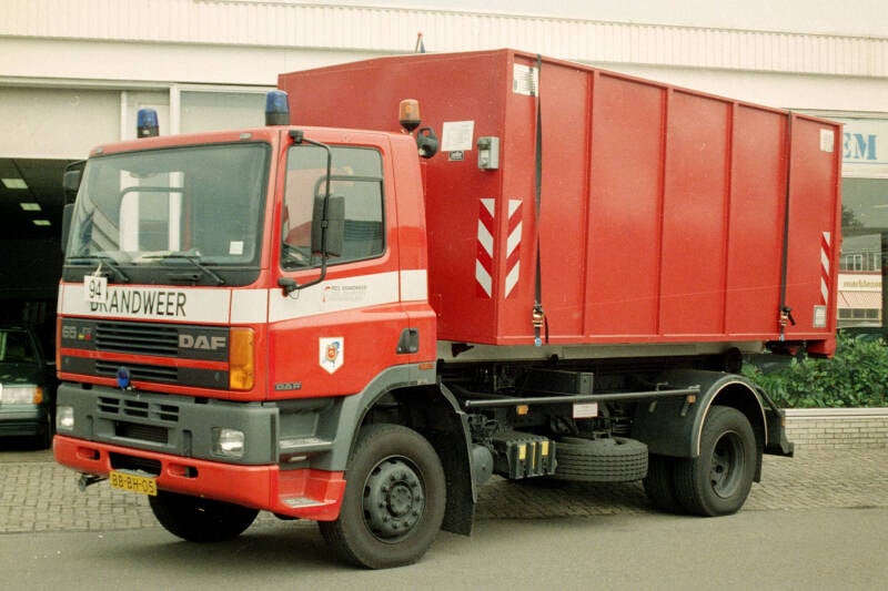 Kenteken: BB-BH-05 Roepnummer: 585 Type voertuig: HA Merk &amp; Type: DAF FAV65.210NC400 Opbouw: Leebur Bouwjaar: 1993 In dienst: 1993 Uit dienst: 2010. Opmerkingen: Regionaal voertuig, in 2010 naar Hoofddorp.