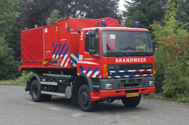 Kenteken: BB-BH-30 Roepnummer: 767 > 963 > 04-2685 Type voertuig: HA Merk &amp; Type: DAF FAV65.210NC400 Opbouw: Leebur Bouwjaar: 1993 In dienst: 1993 Uit dienst: 201.  Regionaal BiZa voertuig. Naar Raalte, korps Heino. 