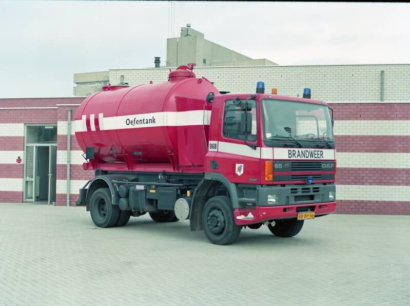 Kenteken: BB-BH-56 Roepnummer: 81-968 Type voertuig: HA Merk &amp; Type: DAF FAV65.210NC400 Opbouw: Leebur Bouwjaar: 1993 In dienst: 1993 Uit dienst: 199.   Regionaal BiZa voertuig. Naar brandweer Mierlo