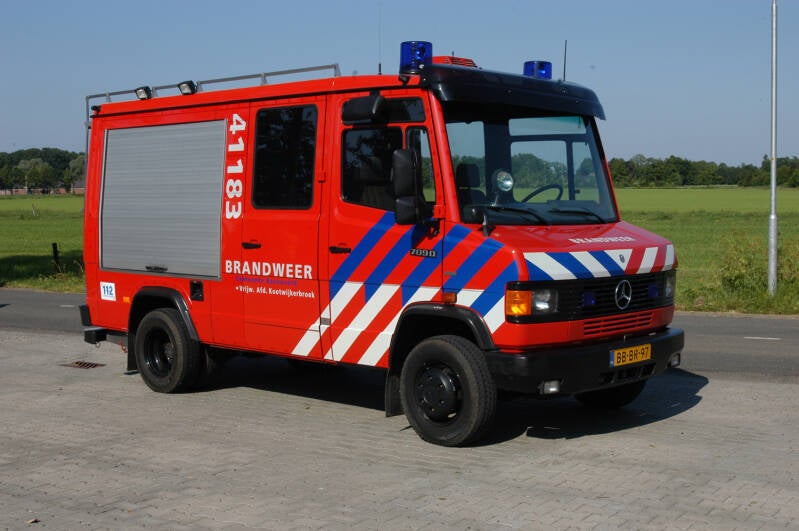 Kenteken: BB-BR-97 Roepnummer: 41-183 > 07-1661 Type voertuig: PM7 Merk &amp; Type: Mercedes Benz 709FD31[Ecov] Opbouw: C&amp;C-Products Bouwjaar: 1994 In dienst: 1994 Uit dienst: 2013.  Als museumobject aanwezig (Stichting Sterk) 