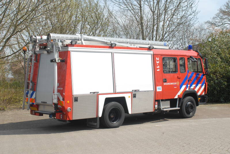 Kenteken: BB-DZ-01 Roepnummer: 21-631 > 2311 > 03-8431 Type voertuig: TS9 LD3000 HD250 T2000 Merk &amp; Type: Mercedes Benz 1117F37[Ecol] Opbouw: Rosenbauer Bouwjaar: 1994 In dienst: 1994 Uit dienst: 2016