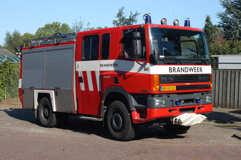 Kenteken: BB-GR-30 Roepnummer: 721 > 845 > 22-2841 Type voertuig: TS9 LD3000 HD250T2400 Merk &amp; Type: DAF FFV75.240RC365 Opbouw: Rosenbauer Bouwjaar: 1994 In dienst: 1994 Uit dienst: 2016