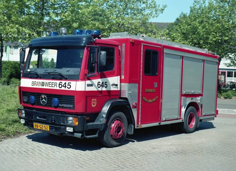 Kenteken: BB-GZ-52 Roepnummer: 645 > 345 Type voertuig: TS10 LD3785 HD300 T1700 Merk &amp; Type: Mercedes Benz 1124F36[Ecol] Opbouw: Emergency One-Hale Bouwjaar: 1994 In dienst: 1994 Uit dienst: 2010