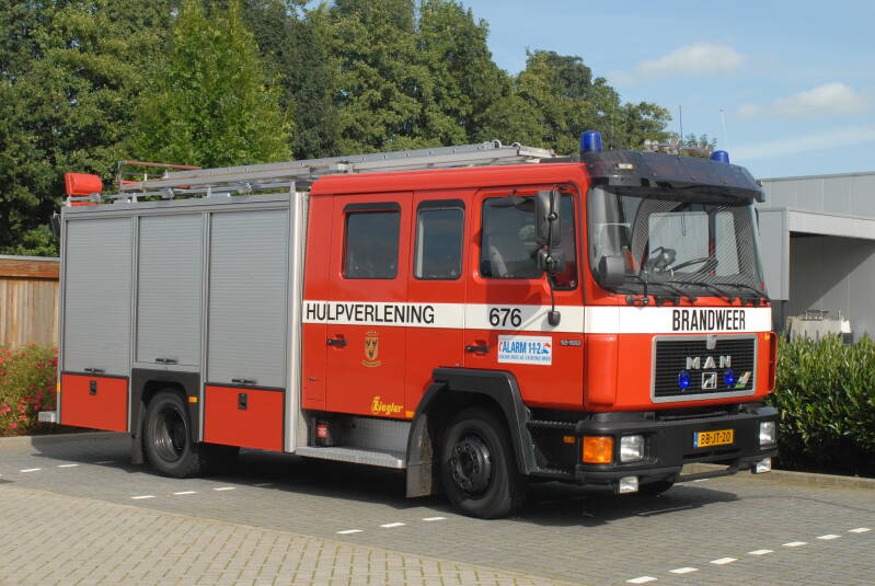 Kenteken: BB-JT-20 Roepnummer: 46-676 Type voertuig: HV-2+ / PM8 Merk &amp; Type: MAN 12.192F37[M90] Opbouw: Ziegler Brandweertechniek Bouwjaar: 1994 In dienst: 1994 Uit dienst: 2012