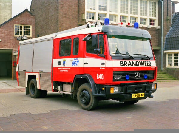 Kenteken: BB-LN-40 Roepnummer: 840  Type voertuig: TS9 LD3000 HD250 T1500 Merk &amp; Type: Mercedes Benz 1117F37 [Ecol] Opbouw: Rosenbauer Bouwjaar: 1994 In dienst: 1994 Uit dienst: 2009. Naar Midwoud