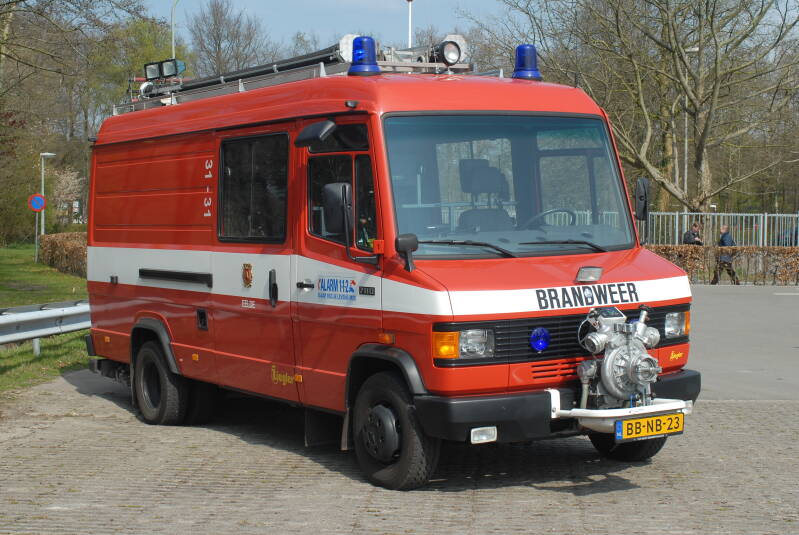 Kenteken: BB-NB-23 Roepnummer: 731 > 31-31 > 03-8189 Type voertuig: AS7 LD2000 Merk &amp; Type: Mercedes Benz 711FD37[Ecov] Opbouw: Ziegler Bouwjaar: 1994 In dienst: 1994 Uit dienst: 2011