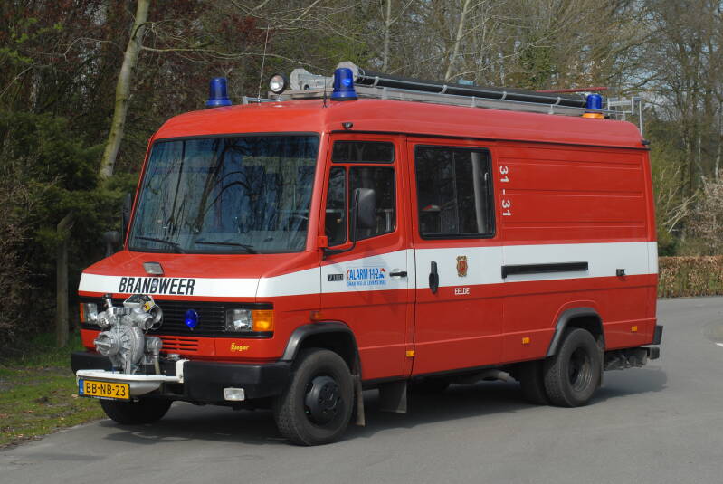 Kenteken: BB-NB-23 Roepnummer: 731 > 31-31 > 03-8189 Type voertuig: AS7 LD2000 Merk &amp; Type: Mercedes Benz 711FD37[Ecov] Opbouw: Ziegler Bouwjaar: 1994 In dienst: 1994 Uit dienst: 2011