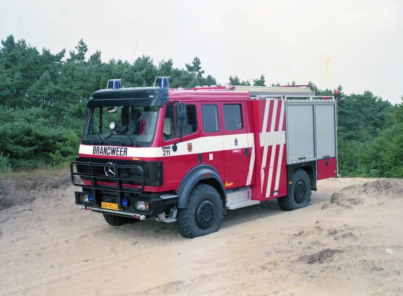Kenteken: BB-VG-32 Roepnummer: 211 > 06-7341 Type voertuig: TS7 LD2800 HD265 T3000 Merk &amp; Type: Mercedes Benz 1234AFE36 Opbouw: Ziegler Brandweertechniek Bouwjaar: 1994 In dienst: 1994 Uit dienst: 2011